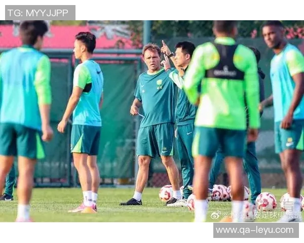 拉米罗首次公开带队训练分组对抗战术布局引关注