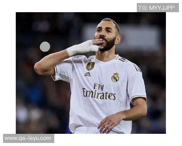 本泽马社交媒体庆祝战胜利雅得胜利强调团队承诺与重要胜利